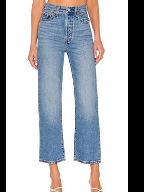 Levi’s Ribcage Straight Ankle in “In The Middle”
